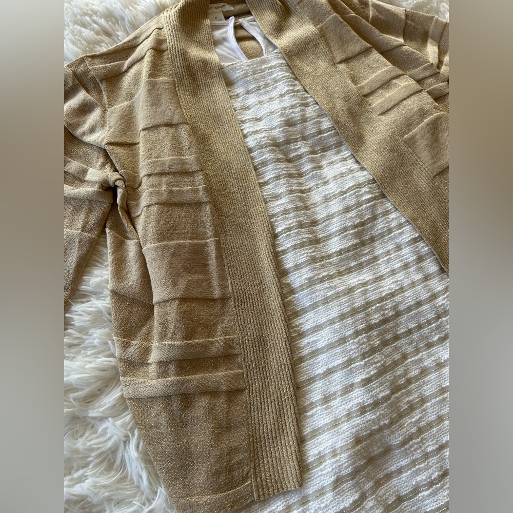 ‼️TWO PIECE BUNDLE: August Silk Cardigan & Ann Taylor Tank Top Size M‼️